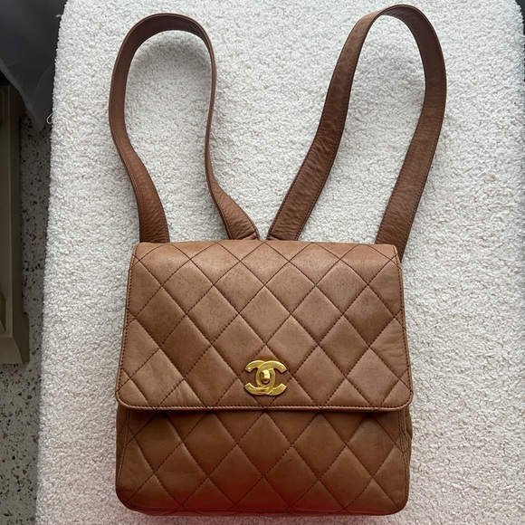 RARE! Chanel Vintage Lambskin Caramel Backpack in Very Good Condtion - Picture 7 of 11
